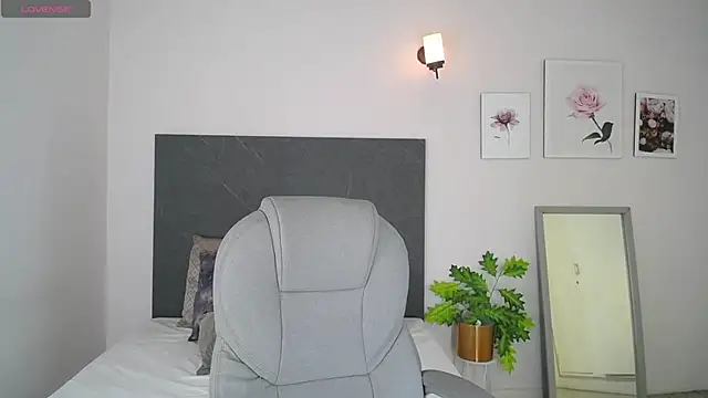 adhara cortez online show from October 2025 08:30:01 PM