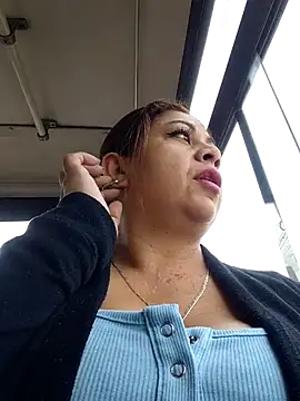 Laura-Hernandez online show from April 2026 02:55:02 PM