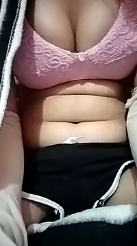 Snapshot of Shanvi_Tyagi chatting on January 2025 05:41:01 PM Shanvi Tyagi online show from January 2025 05:41:01 PM