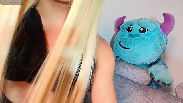 Snapshot of Kenia_Fox chatting on November 2025 06:29:01 PM Kenia Fox online show from November 2025 06:29:01 PM