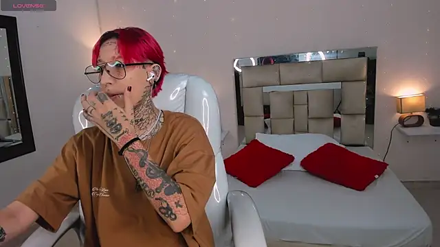 Snapshot of ravengreen_ chatting on January 2025 07:49:02 PM ravengreen online show from January 2025 07:49:02 PM