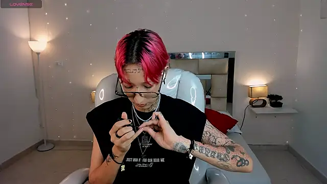 Snapshot of ravengreen_ chatting on January 2025 07:42:02 PM ravengreen online show from January 2025 07:42:02 PM