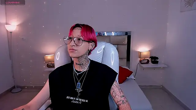 Snapshot of ravengreen_ chatting on January 2025 10:45:01 PM ravengreen online show from January 2025 10:45:01 PM