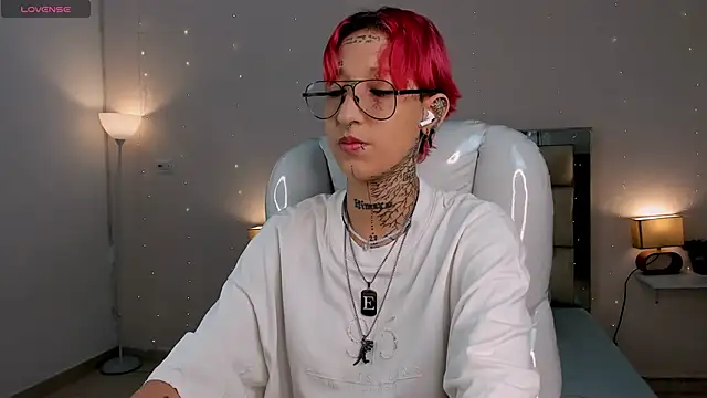 Snapshot of ravengreen_ chatting on January 2025 08:04:01 PM ravengreen online show from January 2025 08:04:01 PM