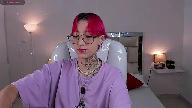 Snapshot of ravengreen_ chatting on February 2025 08:17:02 PM ravengreen online show from February 2025 08:17:02 PM