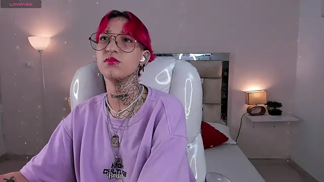 Snapshot of ravengreen_ chatting on February 2025 11:27:01 PM ravengreen online show from February 2025 11:27:01 PM