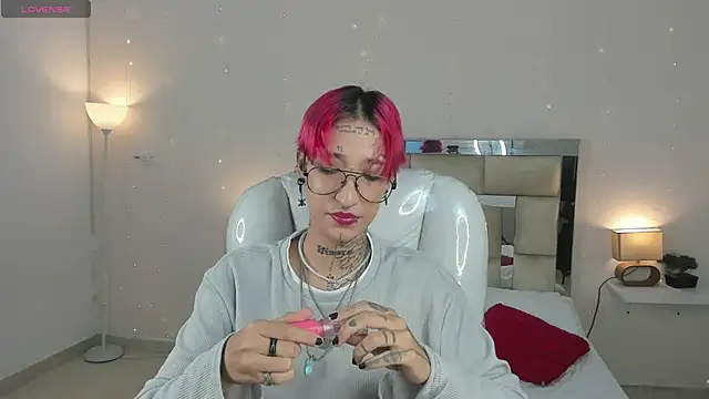 Snapshot of ravengreen_ chatting on February 2025 12:49:02 AM ravengreen online show from February 2025 12:49:02 AM