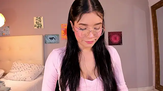Maia W10 online show from May 2026 12:24:02 PM