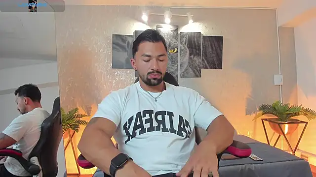 Snapshot of Regan__ chatting on December 2024 05:04:01 AM Regan online show from December 2024 05:04:01 AM