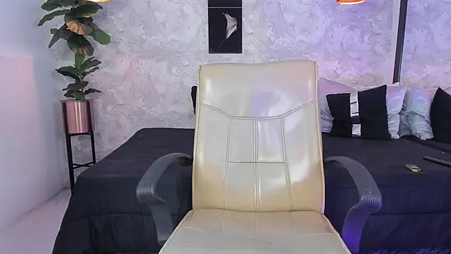 Snapshot of Regan__ chatting on February 2025 01:35:01 AM Regan online show from February 2025 01:35:01 AM