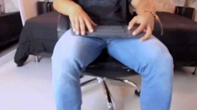 Snapshot of Regan__ chatting on September 2025 07:30:02 PM Regan online show from September 2025 07:30:02 PM