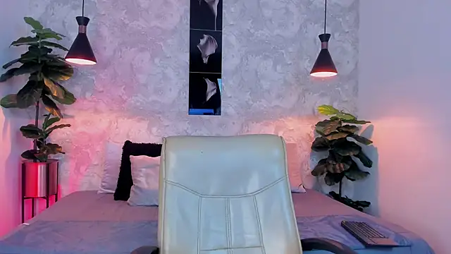 Snapshot of Regan__ chatting on October 2025 03:40:02 AM Regan online show from October 2025 03:40:02 AM