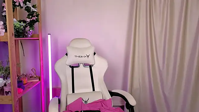 MelissaLovvv online show from September 2025 05:42:01 AM