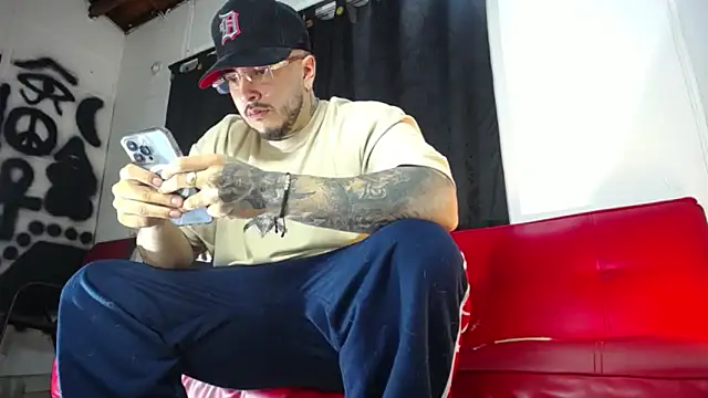 Snapshot of Dexter-T chatting on January 2025 07:12:02 AM Dexter-T online show from January 2025 07:12:02 AM