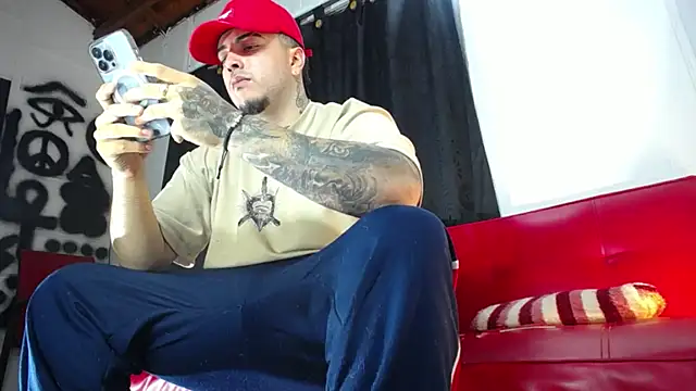 Snapshot of Dexter-T chatting on January 2025 11:45:01 PM Dexter-T online show from January 2025 11:45:01 PM