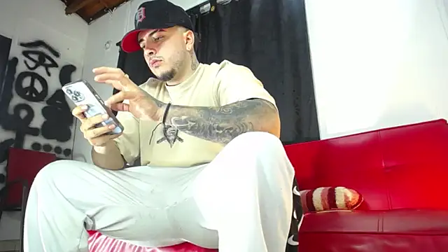 Snapshot of Dexter-T chatting on January 2025 04:36:02 AM Dexter-T online show from January 2025 04:36:02 AM