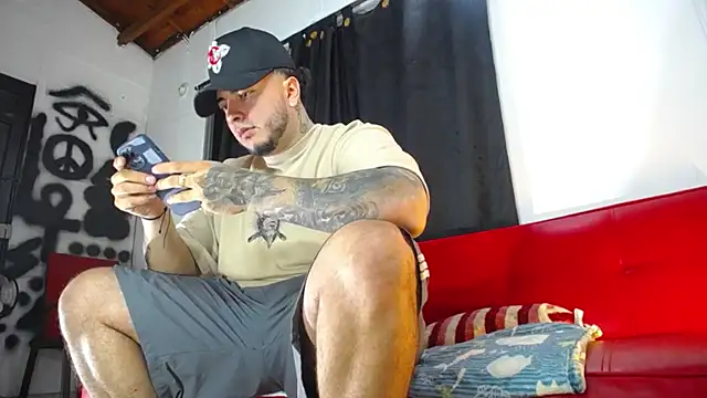 Snapshot of Dexter-T chatting on February 2025 04:33:01 AM Dexter-T online show from February 2025 04:33:01 AM