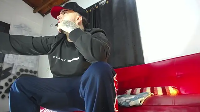 Snapshot of Dexter-T chatting on February 2025 04:22:01 AM Dexter-T online show from February 2025 04:22:01 AM