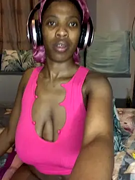 Snapshot of Queen-Boobylicious chatting on September 2025 09:29:02 PM Queen-Boobylicious online show from September 2025 09:29:02 PM