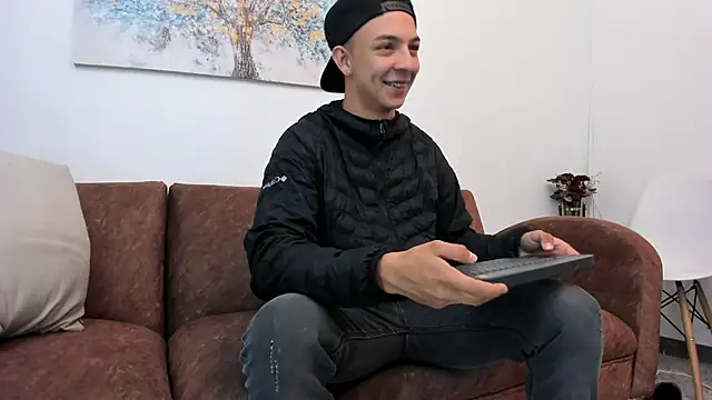 Samuel Up online show from February 2025 04:00:02 AM