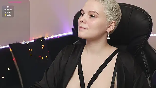 Snapshot of LikaBerry1 chatting on December 2024 08:28:02 PM LikaBerry1 online show from December 2024 08:28:02 PM