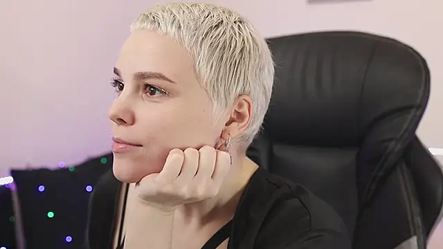 Snapshot of LikaBerry1 chatting on December 2024 01:26:02 AM LikaBerry1 online show from December 2024 01:26:02 AM