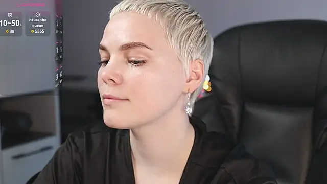 Snapshot of LikaBerry1 chatting on February 2025 10:54:01 PM LikaBerry1 online show from February 2025 10:54:01 PM