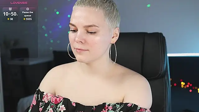 Snapshot of LikaBerry1 chatting on February 2025 07:58:02 PM LikaBerry1 online show from February 2025 07:58:02 PM