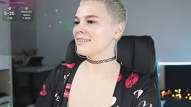 Snapshot of LikaBerry1 chatting on March 2025 07:06:01 PM LikaBerry1 online show from March 2025 07:06:01 PM