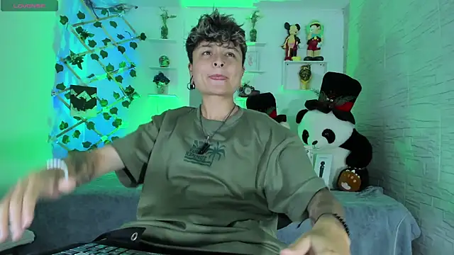 ZuryRamirez  online show from October 2025 09:01:01 PM