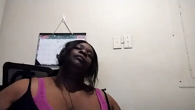 whitwhit86 online show from April 2026 06:57:01 PM