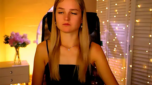 DeboraLarson online show from November 2025 03:23:01 AM