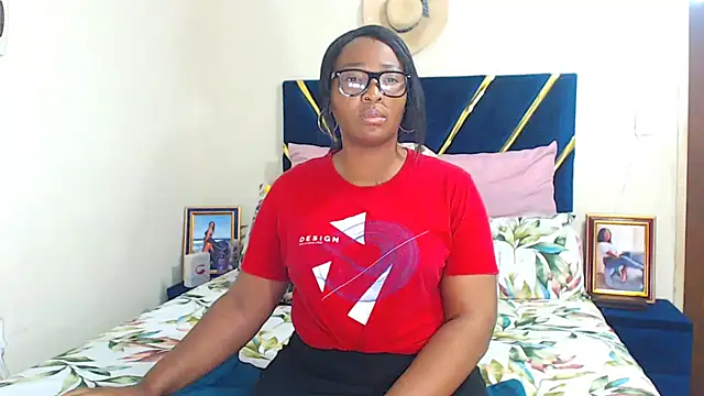 Snapshot of veronica1xxx chatting on September 2025 06:24:02 PM veronica1xxx online show from September 2025 06:24:02 PM