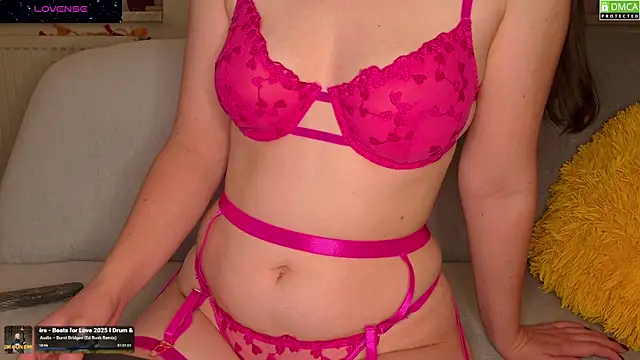 Snapshot of Scarlettt_Beauty chatting on September 2025 07:39:02 PM Scarlettt Beauty online show from September 2025 07:39:02 PM