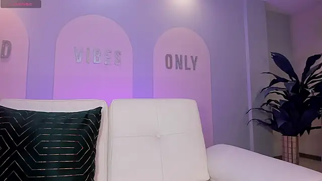 StacyWoods online show from April 2026 11:49:02 AM