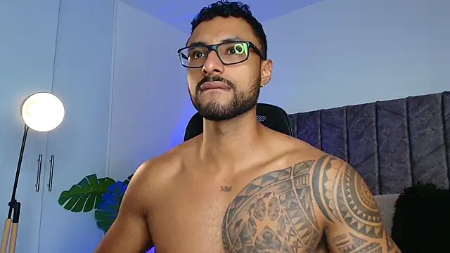 LiamGarcia1 online show from November 2025 02:16:02 PM