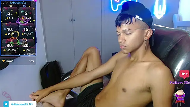 Snapshot of loistwink_ chatting on February 2025 09:00:02 AM loistwink online show from February 2025 09:00:02 AM