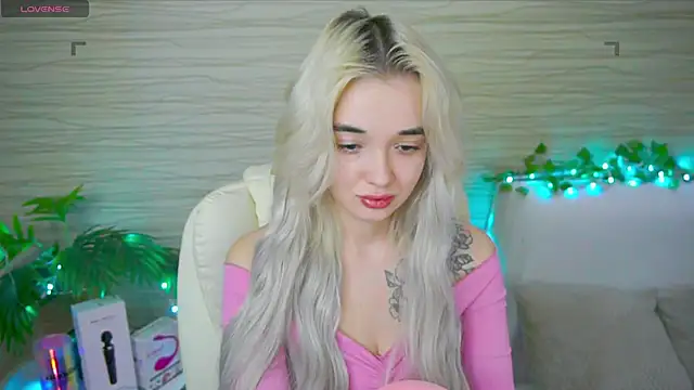 Snapshot of Ashley_S chatting on February 2025 02:14:01 AM Ashley S online show from February 2025 02:14:01 AM