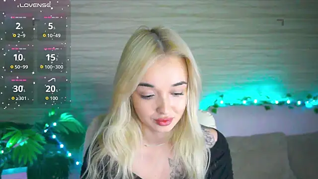 Snapshot of Ashley_S chatting on October 2025 10:10:01 PM Ashley S online show from October 2025 10:10:01 PM