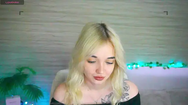 Snapshot of Ashley_S chatting on October 2025 10:15:01 PM Ashley S online show from October 2025 10:15:01 PM