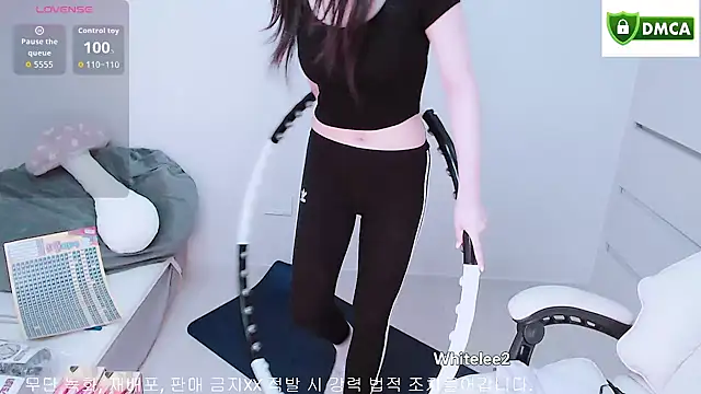 Snapshot of whitelee2 chatting on October 2025 12:22:02 PM whitelee2 online show from October 2025 12:22:02 PM