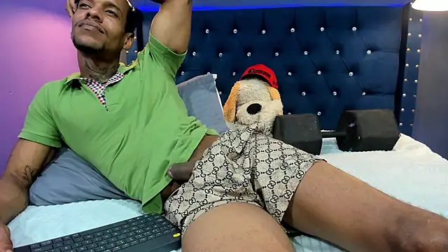 Snapshot of Salomon_koude chatting on November 2025 06:41:02 PM Salomon koude online show from November 2025 06:41:02 PM