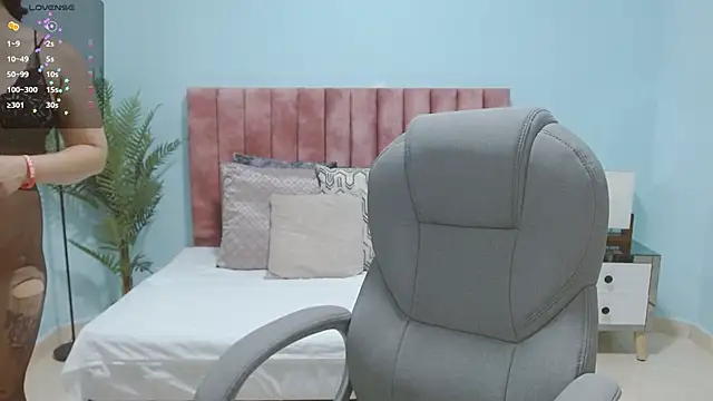 sussy leon online show from December 2025 07:30:02 PM