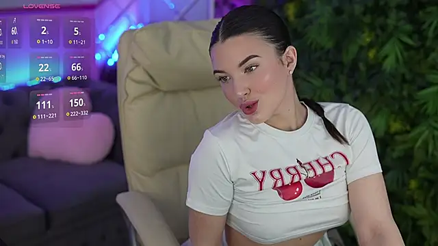 YourLolaBunny online show from May 2026 06:19:01 AM