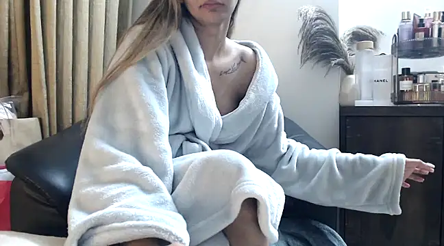 Snapshot of trippy_tina chatting on December 2024 08:03:02 PM trippy tina online show from December 2024 08:03:02 PM