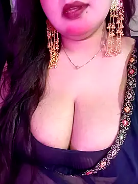 Suhanakhan00 online show from April 2026 06:03:02 PM