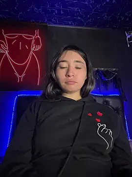 Snapshot of Sophie_LS chatting on December 2025 02:20:02 AM Sophie LS online show from December 2025 02:20:02 AM