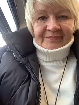 Laura Millf online show from January 2025 12:29:01 PM