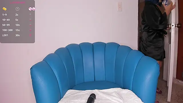 Julie Markk online show from February 2025 10:11:01 PM