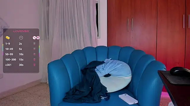 Julie Markk online show from November 2025 07:25:02 PM